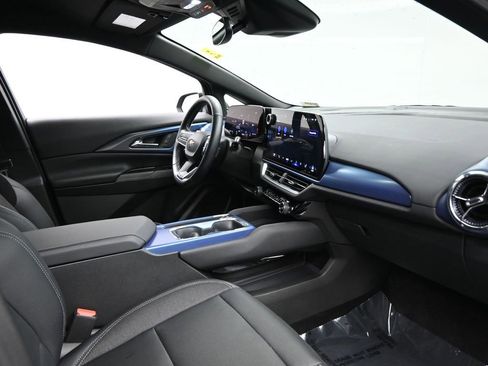 Used 2025 Chevrolet Equinox EV LT w/ Convenience Package image 11