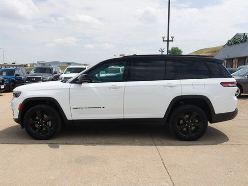 Used 2024 Jeep Grand Cherokee L Limited w/ Luxury Tech Group II AWD/4WD image 3