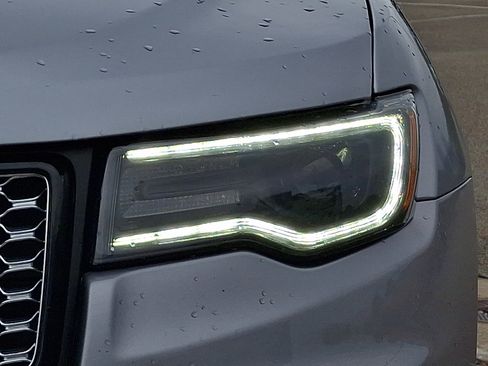 Used 2020 Jeep Grand Cherokee Altitude AWD/4WD image 9