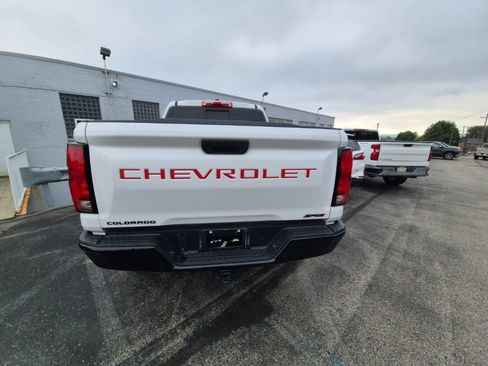 Used 2025 Chevrolet Colorado ZR2 w/ Technology Package AWD/4WD image 6
