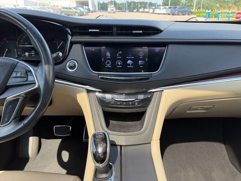 Used 2018 Cadillac XT5 Luxury w/ LPO, Sport Package AWD/4WD image 19