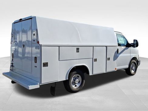 New 2025 Chevrolet Express 3500 Work Van 2D Chassis w/ Power Convenience Package image 4