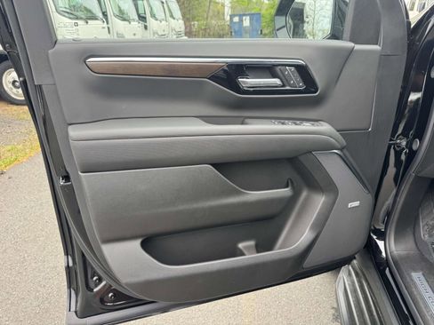 New 2026 Chevrolet Suburban High Country image 17