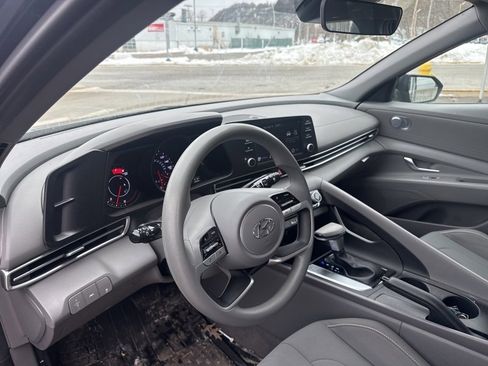 Used 2023 Hyundai Elantra SEL image 12