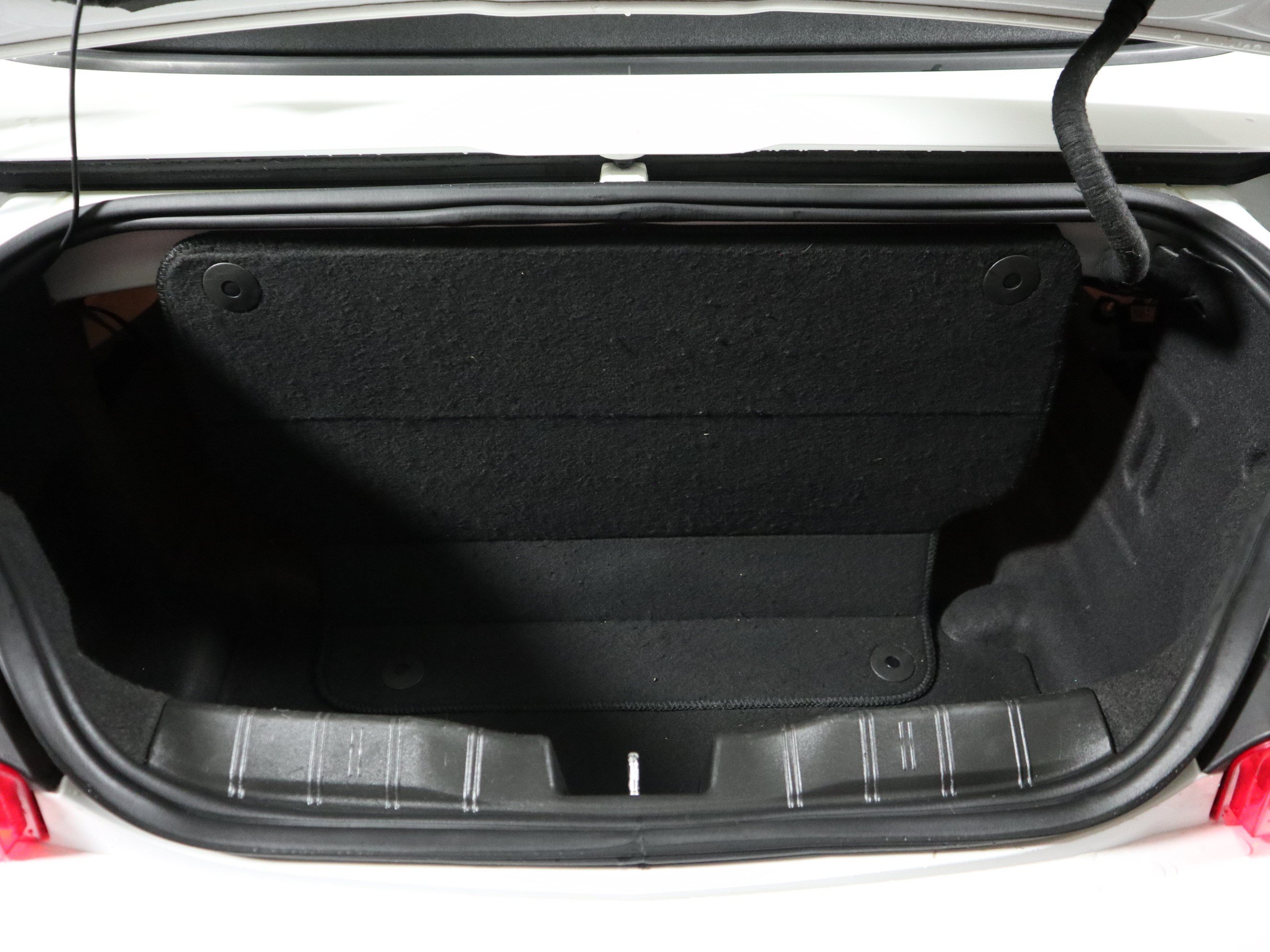 Used 2020 Chevrolet Camaro LT RWD image 8