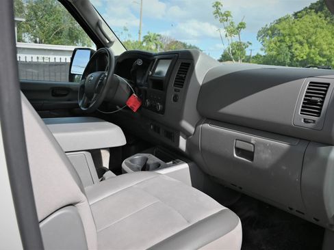 Used 2021 Nissan NV 2500 SV RWD image 13