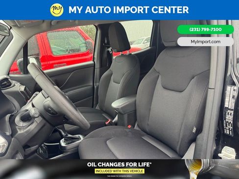 Used 2023 Jeep Renegade Latitude AWD/4WD image 7