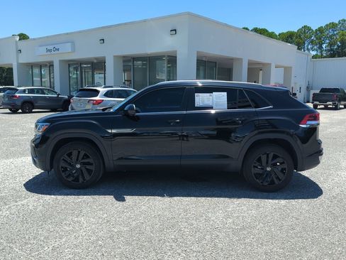 Used 2023 Volkswagen Atlas Cross Sport SE w/ Panoramic Sunroof Package FWD image 4