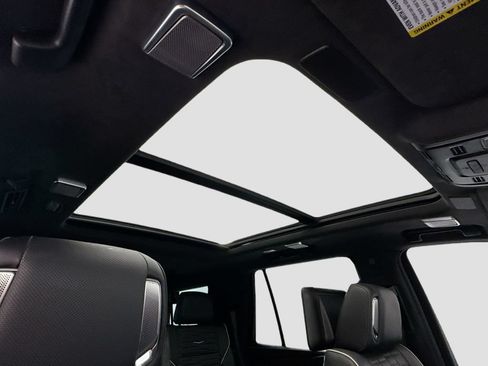 Used 2022 Cadillac Escalade Sport Platinum AWD/4WD image 17