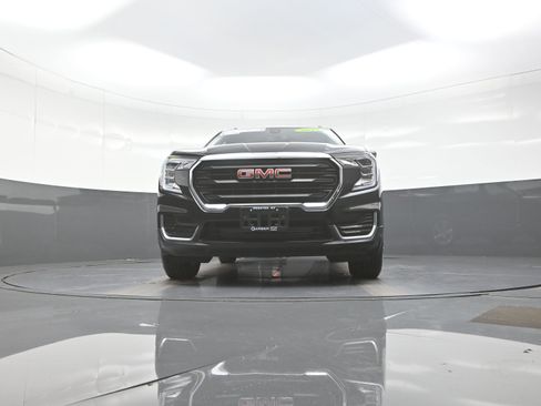Used 2024 GMC Terrain SLE w/ Driver Convenience Package image 10