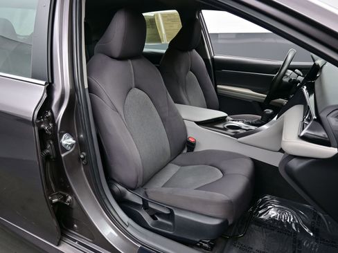 Used 2023 Toyota Camry LE image 15