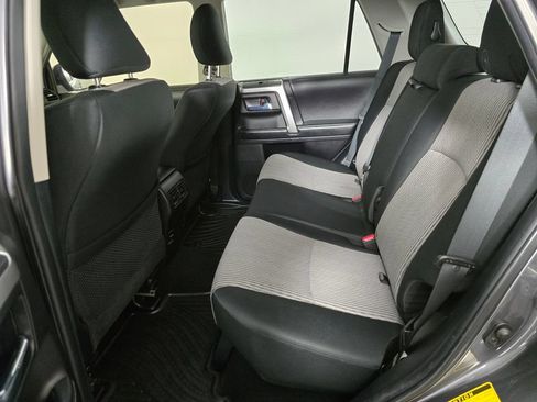 Used 2016 Toyota 4Runner SR5 AWD/4WD image 19