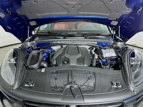 Certified 2026 Porsche Macan Turbo AWD/4WD image 33