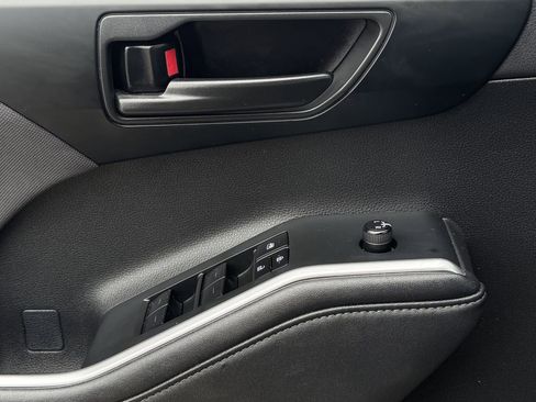 Used 2024 Toyota Highlander LE image 24