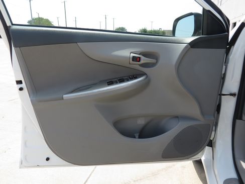 Used 2010 Toyota Corolla FWD image 20