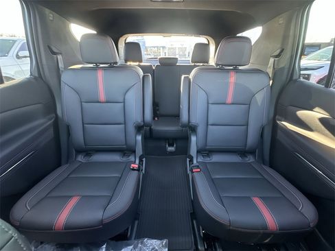 Used 2025 Chevrolet Traverse RS w/ LPO, Floor Liner Package image 23
