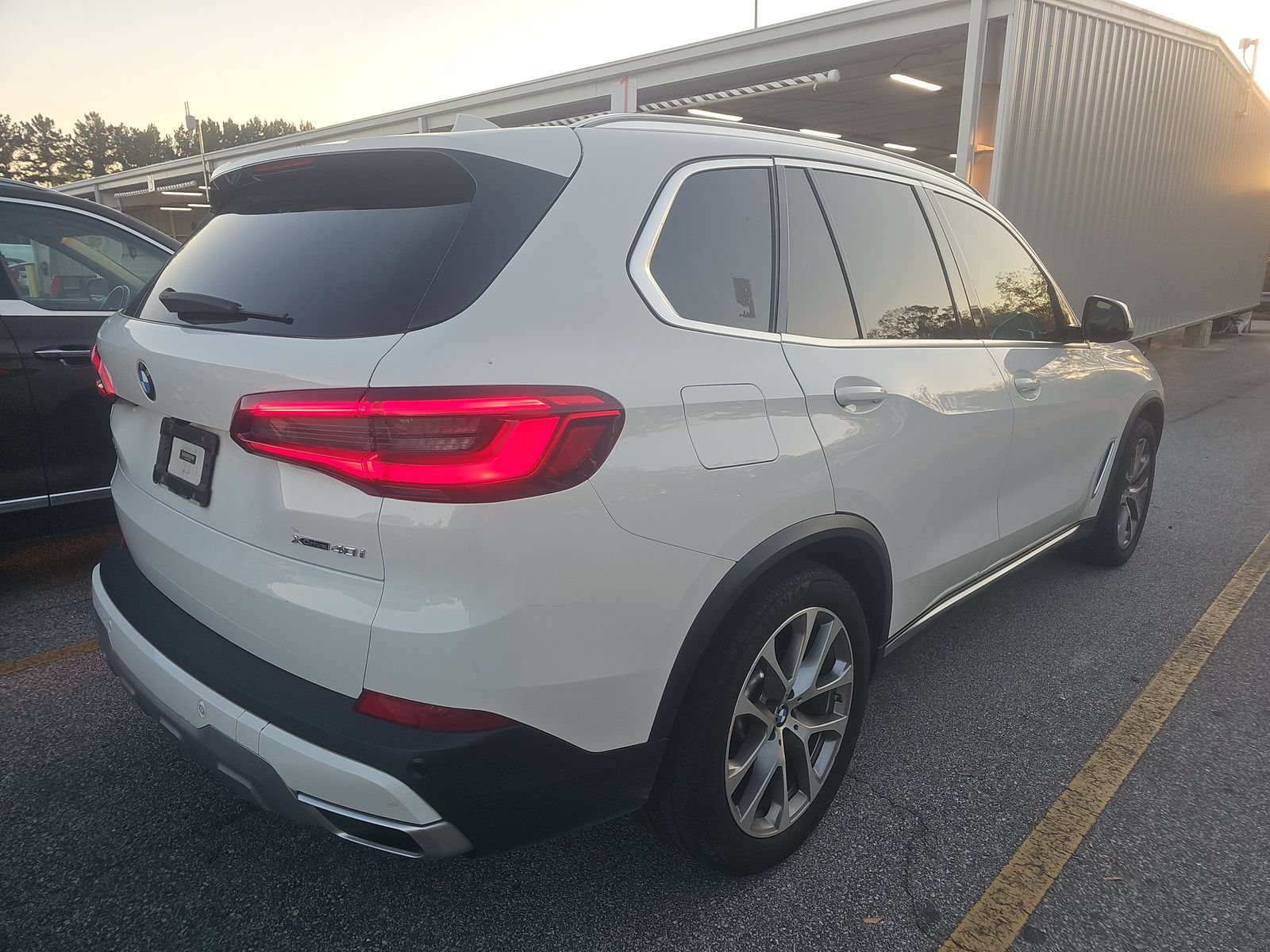 Used 2019 BMW X5 xDrive40i w/ Convenience Package AWD/4WD image 3