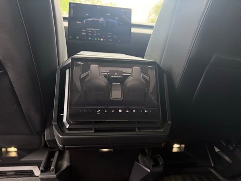 Used 2024 Tesla Cybertruck AWD Crew Cab image 25