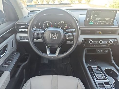 Certified 2024 Honda Pilot Touring image 13
