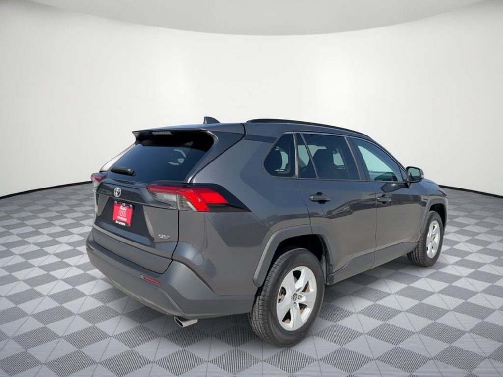 Used 2021 Toyota RAV4 XLE FWD image 9