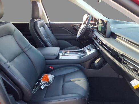 New 2026 Lincoln Aviator AWD image 12