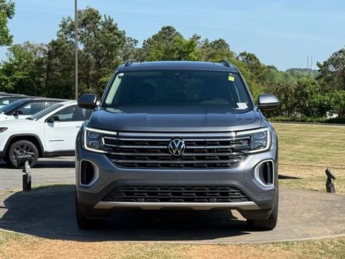 Used 2024 Volkswagen Atlas SE image 2