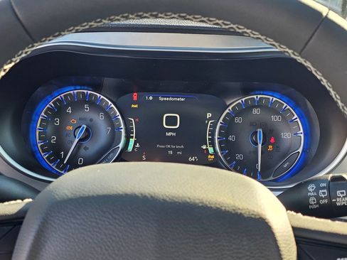 New 2026 Chrysler Pacifica Limited w/ Uconnect Theater Family Group image 18