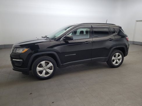 Used 2018 Jeep Compass Latitude w/ Cold Weather Group AWD/4WD image 2