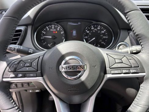 Used 2017 Nissan Rogue SL w/ SL Premium Package AWD/4WD image 16