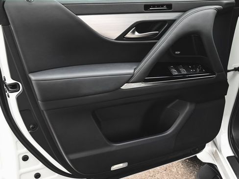 Used 2023 Lexus LX 600 F Sport w/ Accessory Package (Z1) AWD/4WD image 8