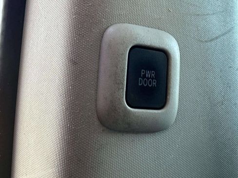 Used 2011 Toyota Sienna LE FWD image 14