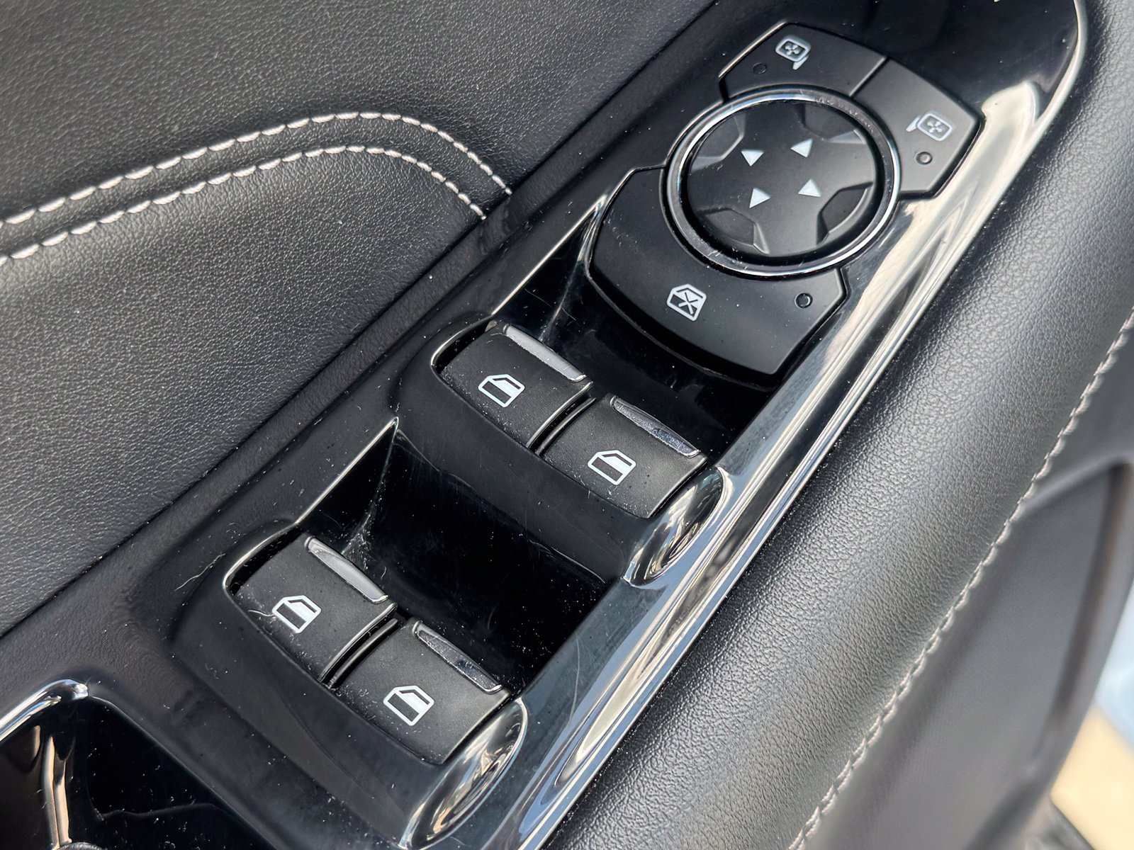 Used 2019 Ford Edge Titanium w/ Equipment Group 301A FWD image 12
