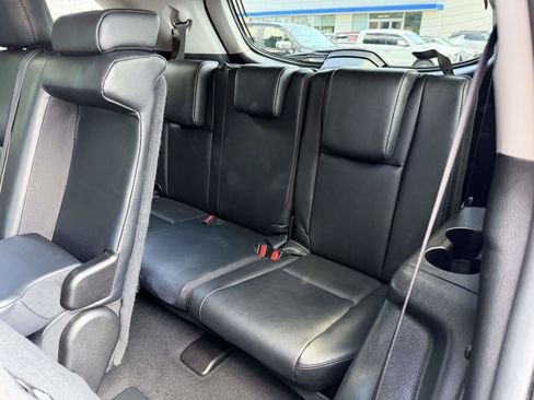Used 2019 Toyota Highlander XLE AWD/4WD image 16
