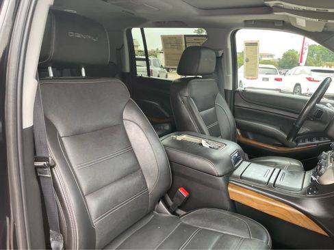 Used 2019 GMC Yukon XL Denali w/ Denali Ultimate Package AWD/4WD image 34