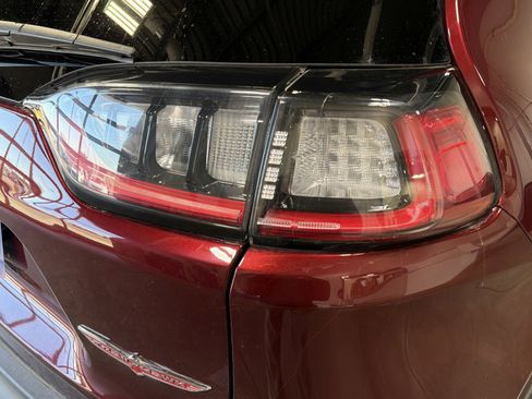 Used 2019 Jeep Cherokee Trailhawk w/ Cold Weather Group AWD/4WD image 11