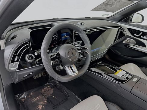 New 2026 Mercedes-Benz E 53 AMG e 4MATIC Sedan image 9