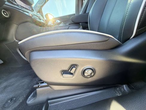 New 2026 Chrysler Pacifica Limited w/ S Appearance Package FWD image 14