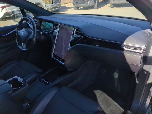 Used 2018 Tesla Model X 75D image 19