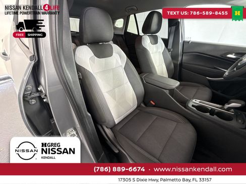 Used 2025 Chevrolet Trax LS image 30