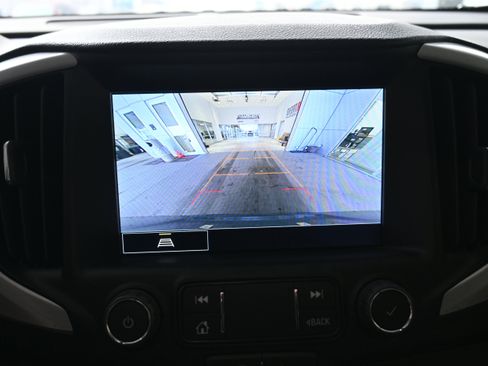 Used 2024 GMC Terrain SLE w/ Driver Convenience Package image 30