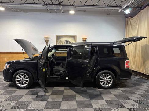 Used 2019 Ford Flex SE image 12