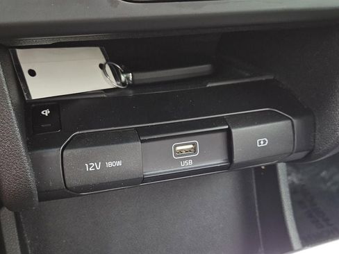 Used 2022 Kia Niro EX Premium image 19