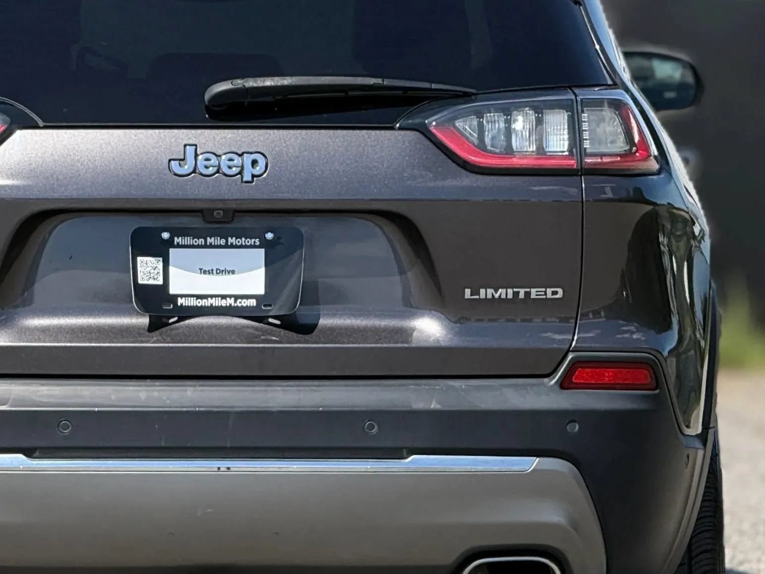 Used 2019 Jeep Cherokee Limited w/ Technology Group AWD/4WD image 14