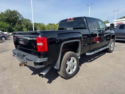 Used 2017 GMC Sierra 2500 SLE w/ SLE Preferred Package AWD/4WD image 5
