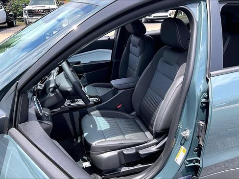 New 2026 Chevrolet Trax LT w/ Driver Confidence Package FWD image 9
