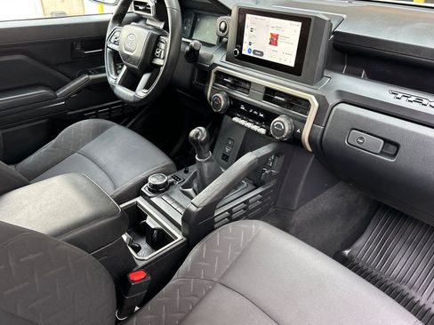 Used 2025 Toyota Tacoma SR AWD/4WD image 16
