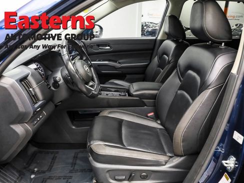 Used 2024 Nissan Pathfinder SL image 14