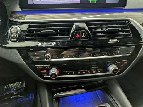 Certified 2023 BMW 530i w/ Convenience Package image 29