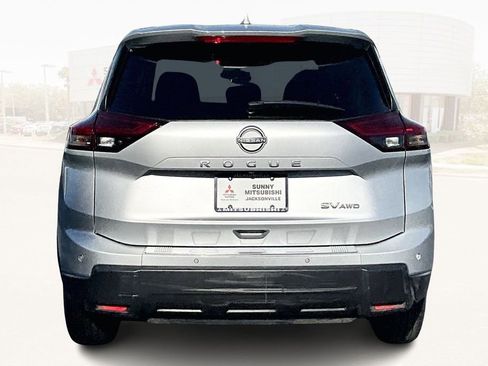 Used 2024 Nissan Rogue SV image 5