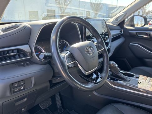 Used 2022 Toyota Highlander Limited image 17